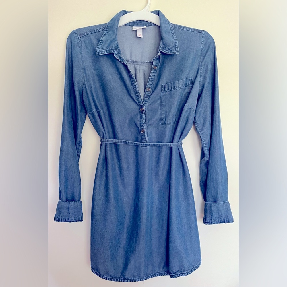 XS Chambray Tunic with Tie. Medium wash blue. EUC. Ingrid & Isabel Maternity.